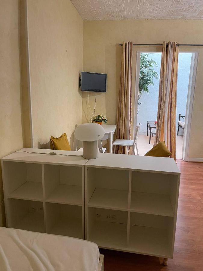 Studio N•2 Avec Patio En Plein Coeur De La Ville Bagnères-de-Bigorre Buitenkant foto
