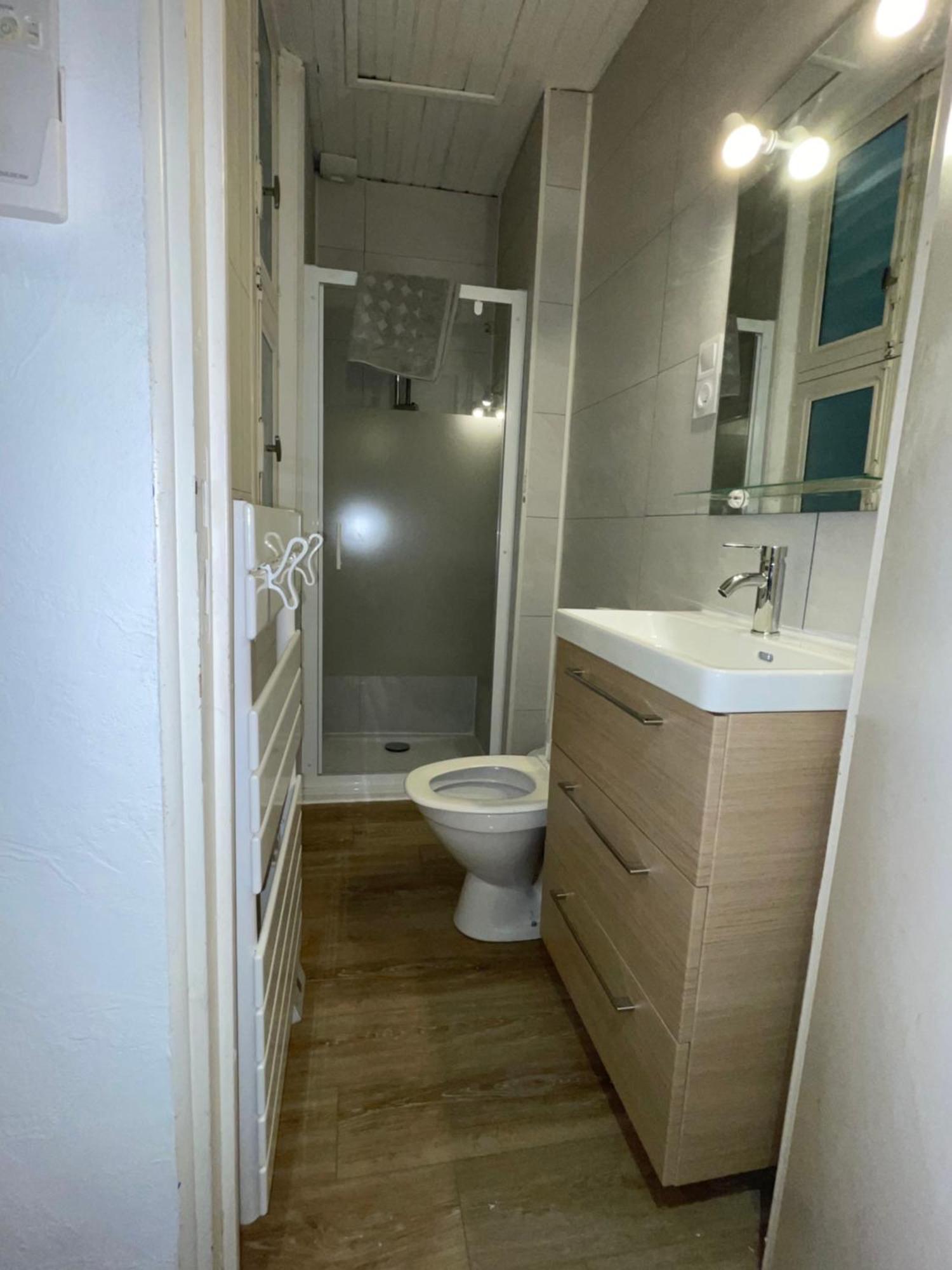 Studio N•2 Avec Patio En Plein Coeur De La Ville Bagnères-de-Bigorre Buitenkant foto